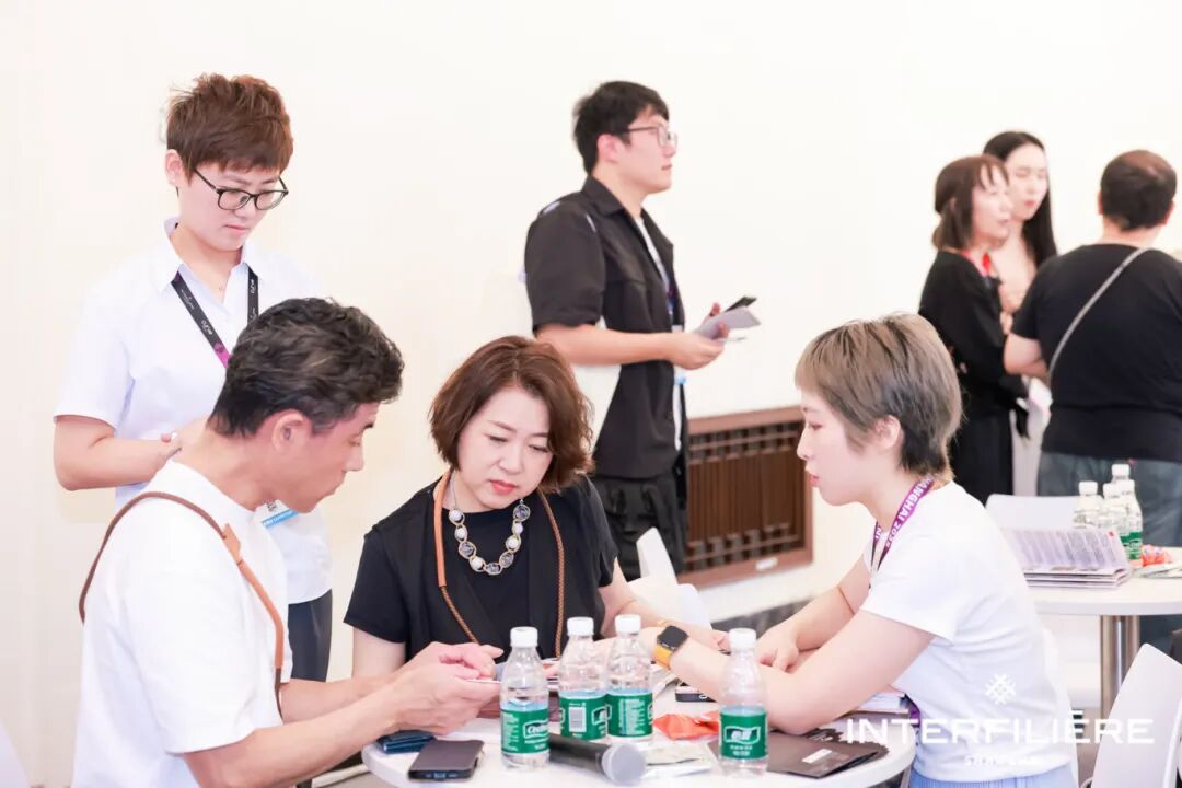ZHAN2164-4028764330.jpg